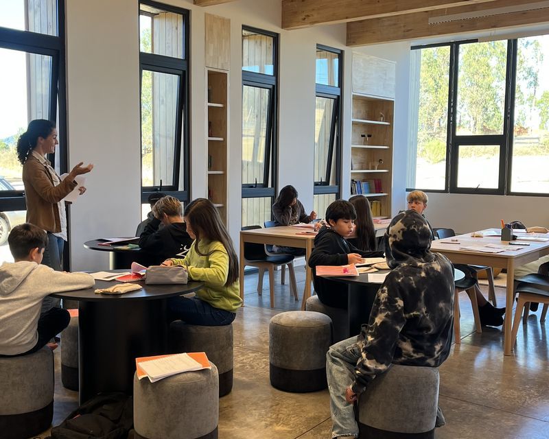 Lower Secondary — clase del Colegio Humboldt en sala multinivel